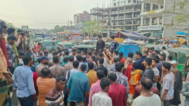 মোহাম্মদপুরে অটোরিকশা চালকদের অবরোধ, তীব্র যানজট মোহাম্মদপুরে অটোরিকশা চালকদের অবরোধ, তীব্র যানজট