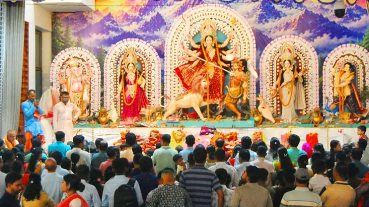 মণ্ডপে মণ্ডপে বিদায়ের সুর, আজ বিসর্জনে শেষ দুর্গোৎসব