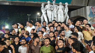 ঢাবিতে ককটেল বিস্ফোরণ, ছাত্রদলের বিক্ষোভ