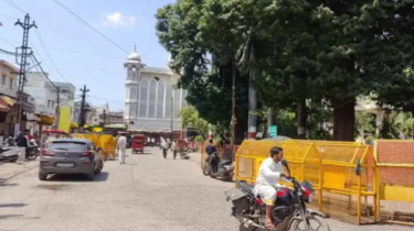 ভারতে মসজিদ রক্ষায় রাতভর মুসল্লিদের পাহারা ভারতে মসজিদ রক্ষায় রাতভর মুসল্লিদের পাহারা