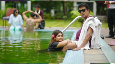 সুইমিংপুলে তরুণীর সঙ্গে মামুনুর রশীদ!