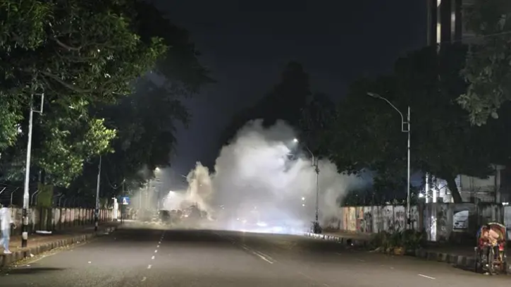 ঢাবিতে পরপর ৩ ককটেল বিস্ফোরণ