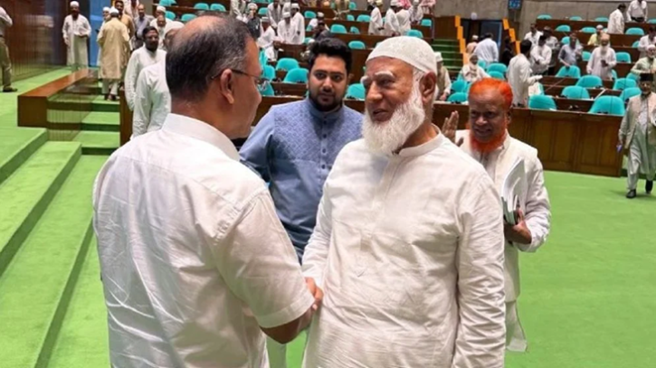 বিরোধীদলীয় নেতাকে দেড়শ টাকার ভোজের নিমন্ত্রণ প্রধানমন্ত্রীর